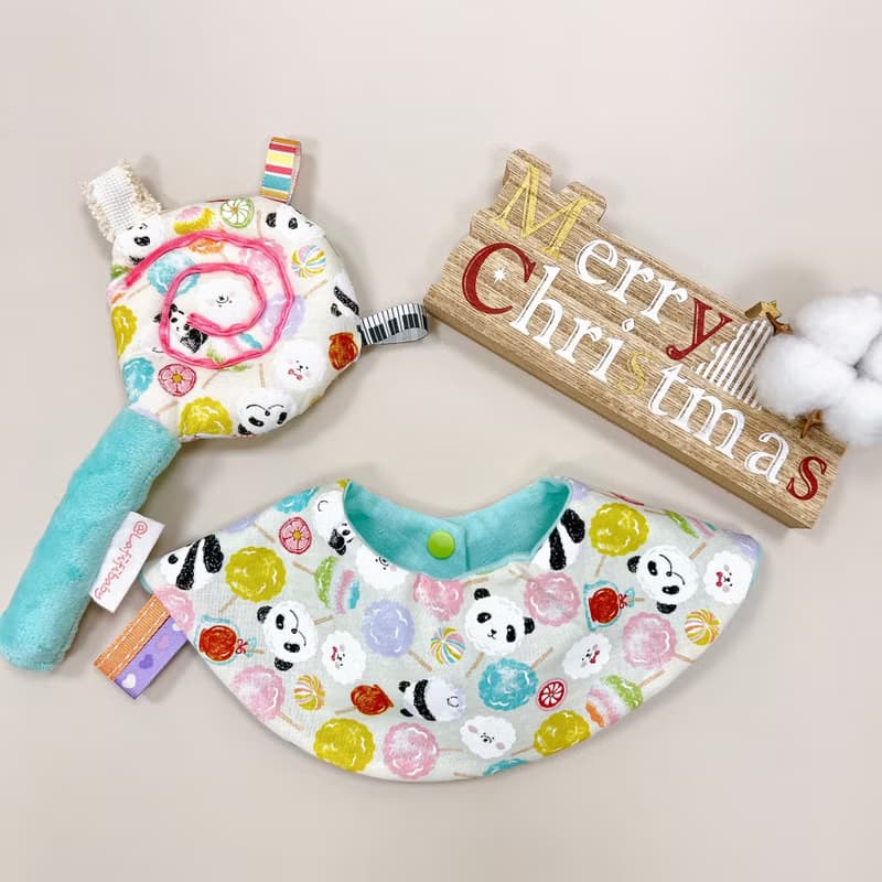 彌月禮盒 童趣棒棒糖 贈送禮盒包裝與提袋 寶寶手搖鈴 圍兜
