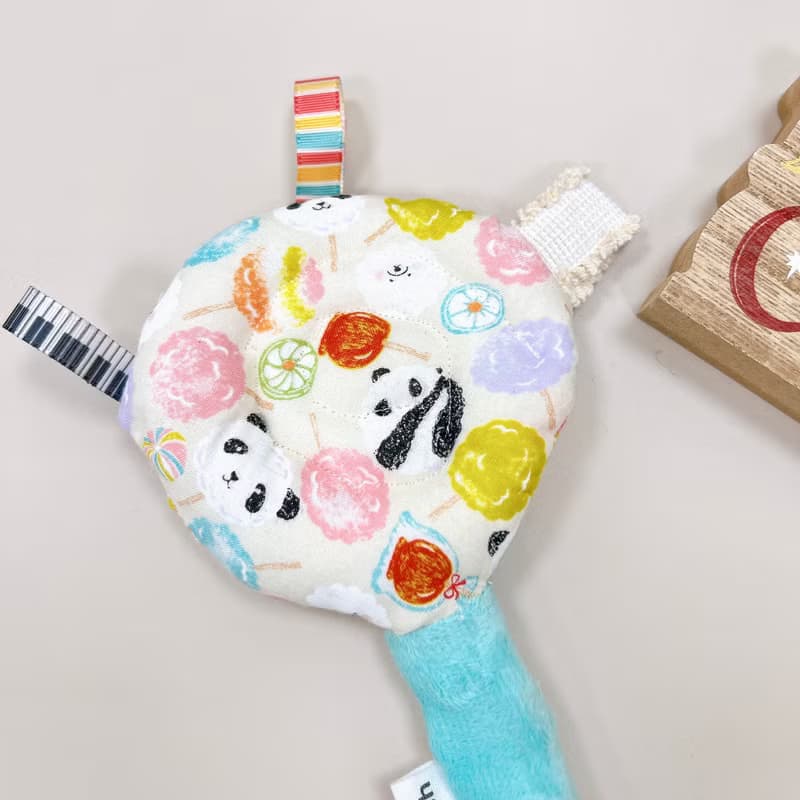 彌月禮盒 童趣棒棒糖 贈送禮盒包裝與提袋 寶寶手搖鈴 圍兜