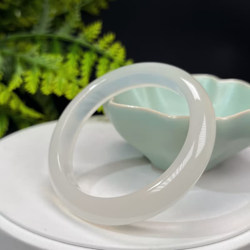 精品 淺灰白瑪瑙手鐲 53MM 冰潤起光 玉髓手環 好運幸福 吉祥魅力