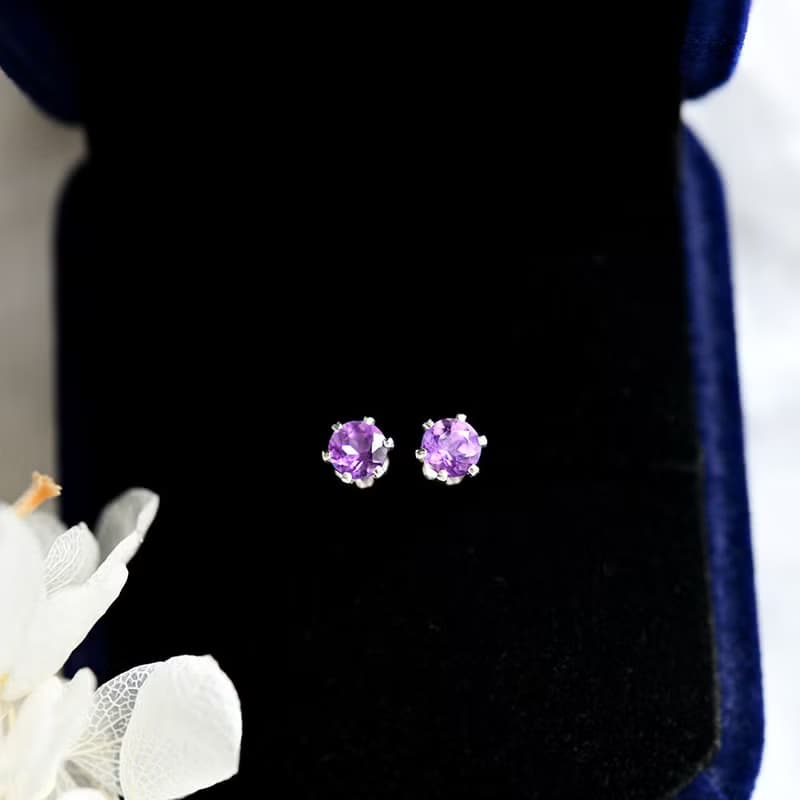 愛の守護石 アメジストのスタッドピアス　イヤリング可　4mm 1ペア 2月誕生石