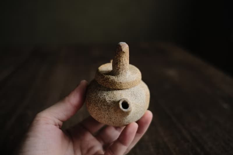 鴿拉丁神燈・手捏壺
