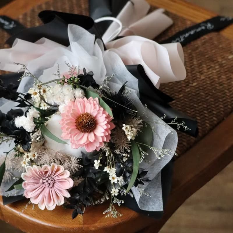 伴伴 | 撞色款永生花束 畢業季 畢業花束 永生花 乾燥花 擴香花