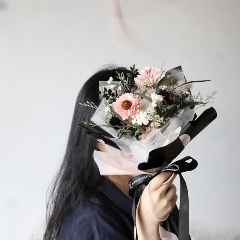 伴伴 | 撞色款永生花束 畢業季 畢業花束 永生花 乾燥花 擴香花