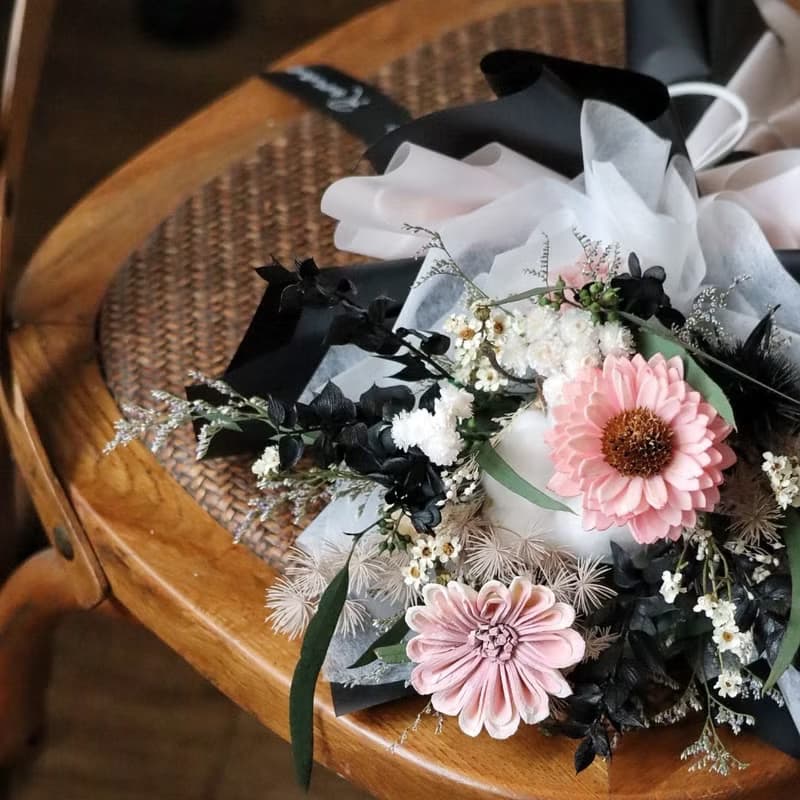 伴伴 | 撞色款永生花束 畢業季 畢業花束 永生花 乾燥花 擴香花