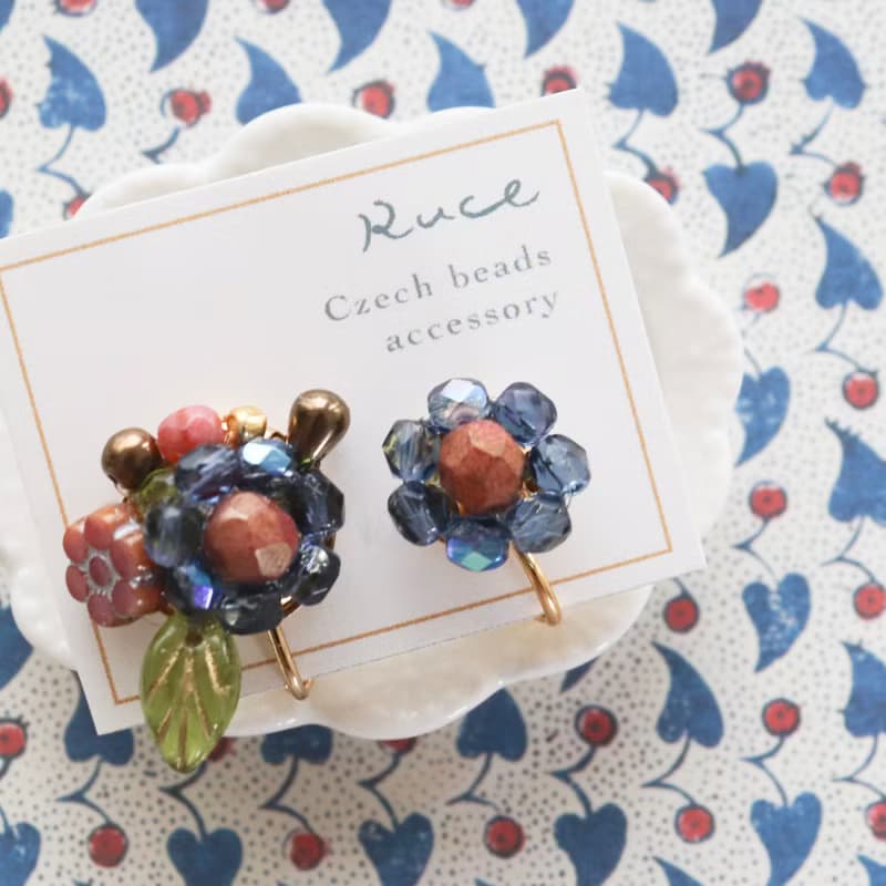 藍莓與果實的花束 / 捷克珠飾耳環 (耳針・耳夾)