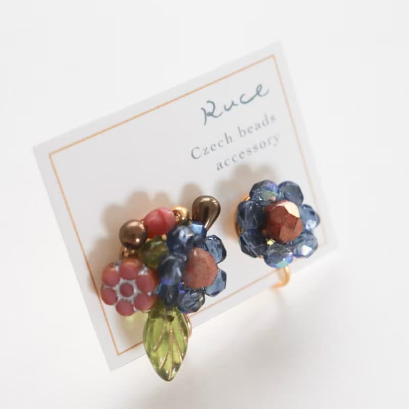 藍莓與果實的花束 / 捷克珠飾耳環 (耳針・耳夾)