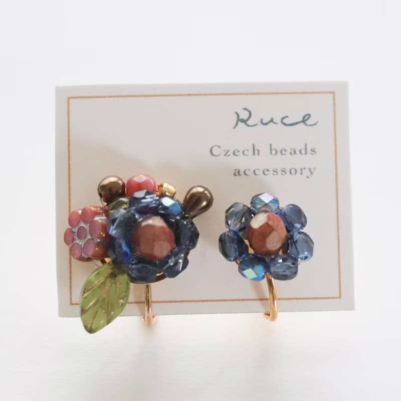 藍莓與果實的花束 / 捷克珠飾耳環 (耳針・耳夾)