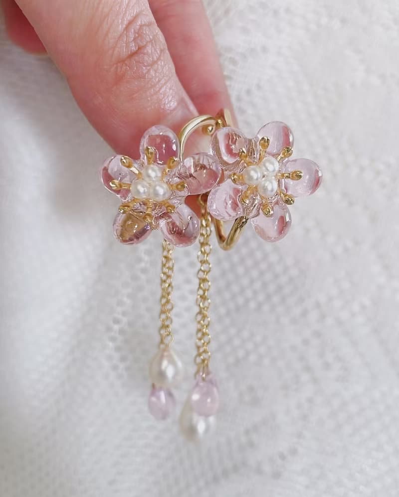 桜色　チェコガラスの桜イヤーカフ　2way淡水パール　両耳セット