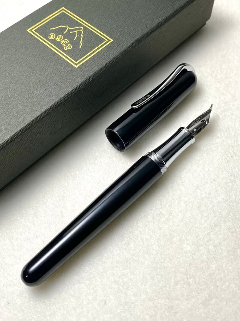 3952老山羊-BON1 曜石黑 亮面鋼琴烤漆 彈鋼書法尖鋼筆