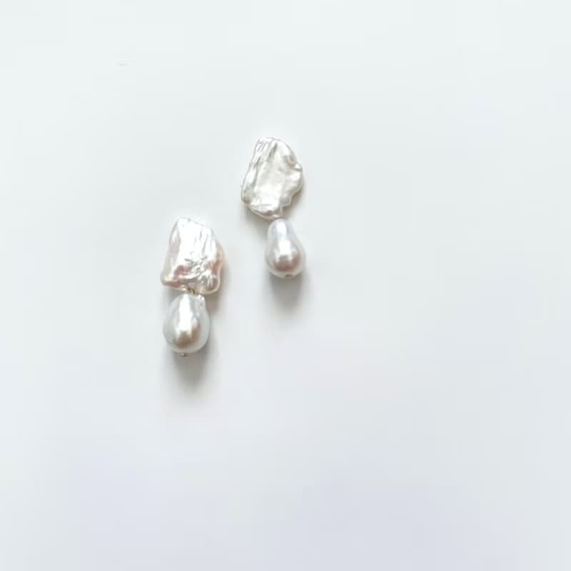ケシパールとミニバロックパールのピアス(イヤリング)
