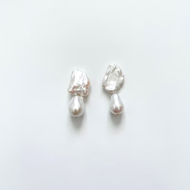 ケシパールとミニバロックパールのピアス(イヤリング)