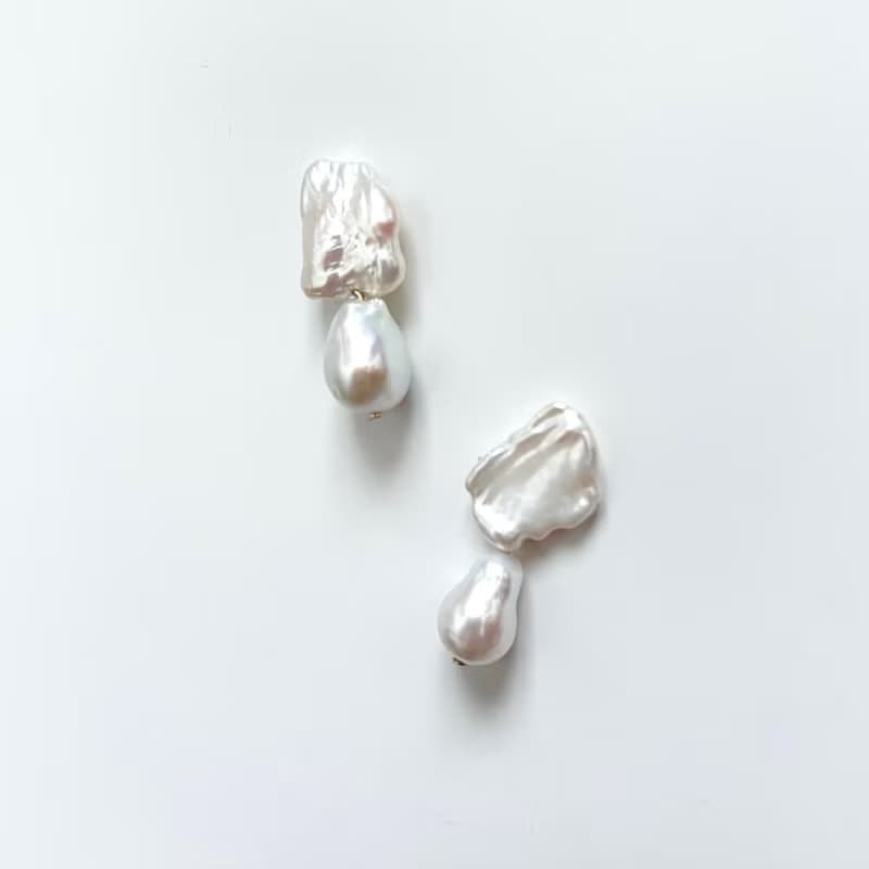 ケシパールとミニバロックパールのピアス(イヤリング)