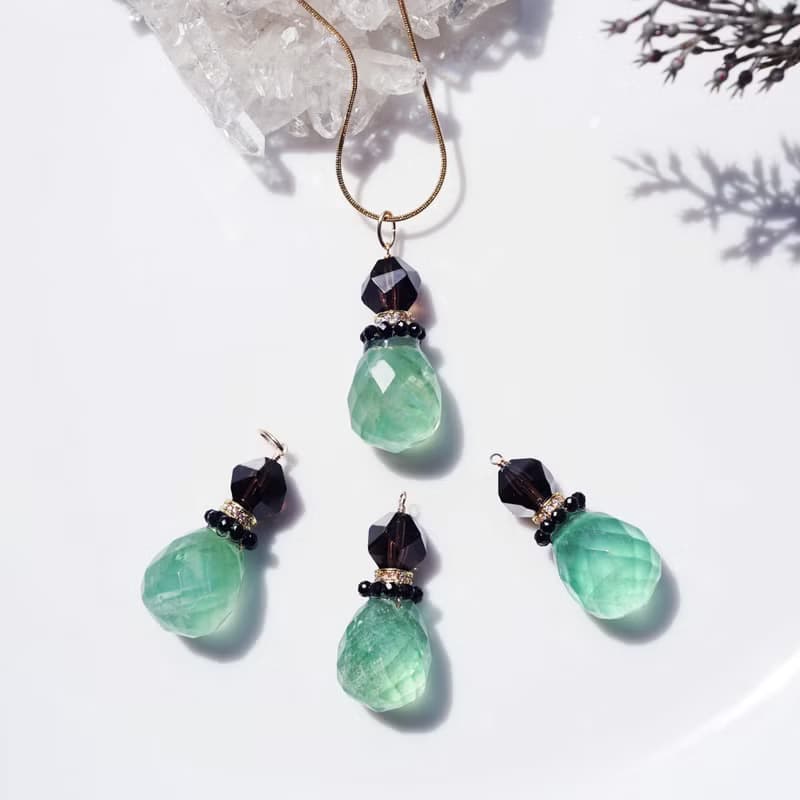 グリーンフローライトによる香水瓶風のネックレス・サージカルステンレススライド60cm　Perfume bottle