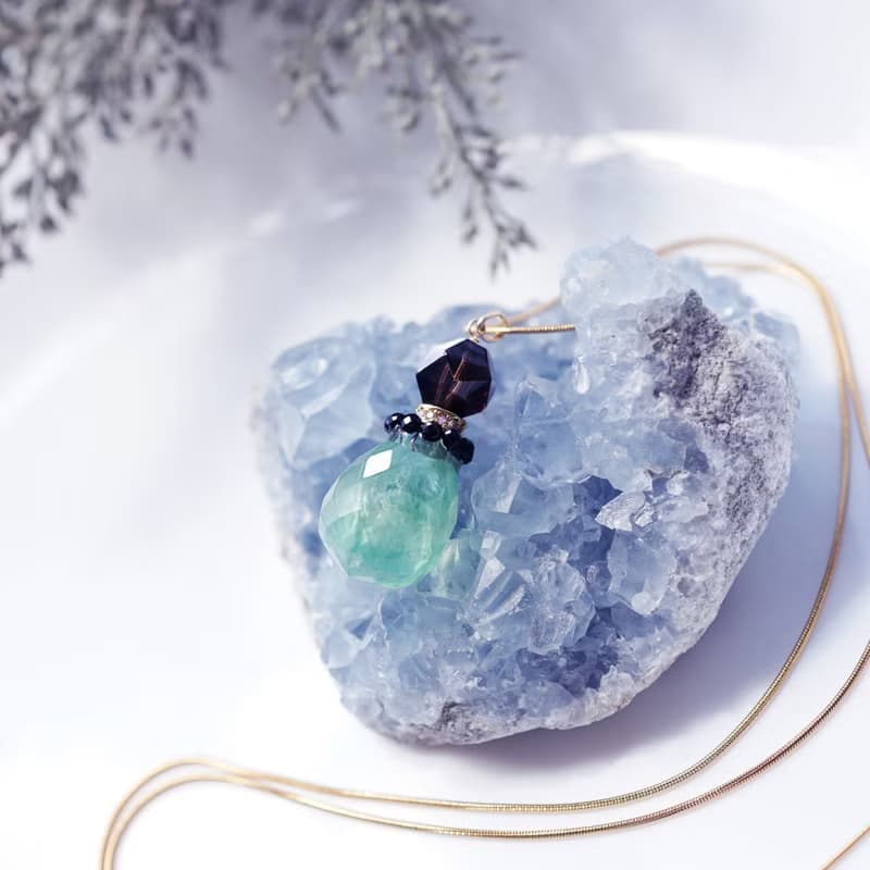 グリーンフローライトによる香水瓶風のネックレス・サージカルステンレススライド60cm　Perfume bottle