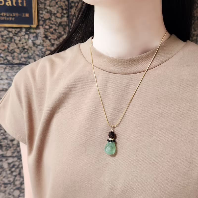 グリーンフローライトによる香水瓶風のネックレス・サージカルステンレススライド60cm　Perfume bottle