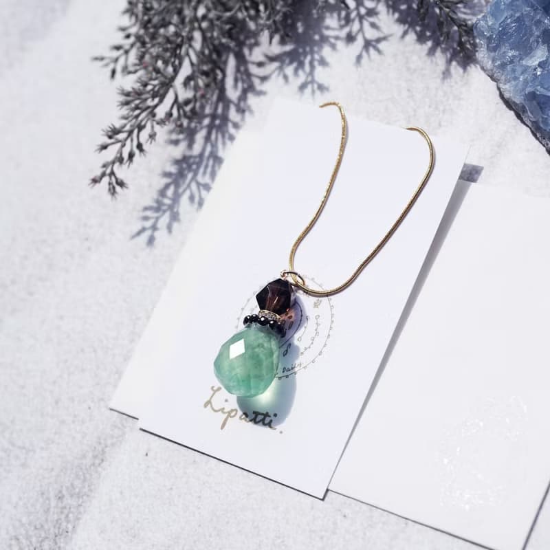 グリーンフローライトによる香水瓶風のネックレス・サージカルステンレススライド60cm　Perfume bottle