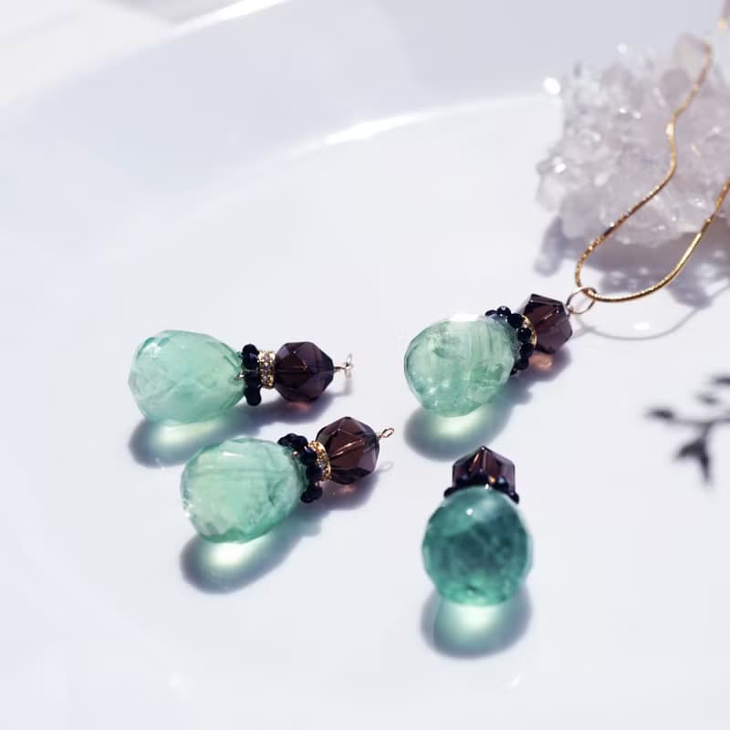 グリーンフローライトによる香水瓶風のネックレス・サージカルステンレススライド60cm　Perfume bottle