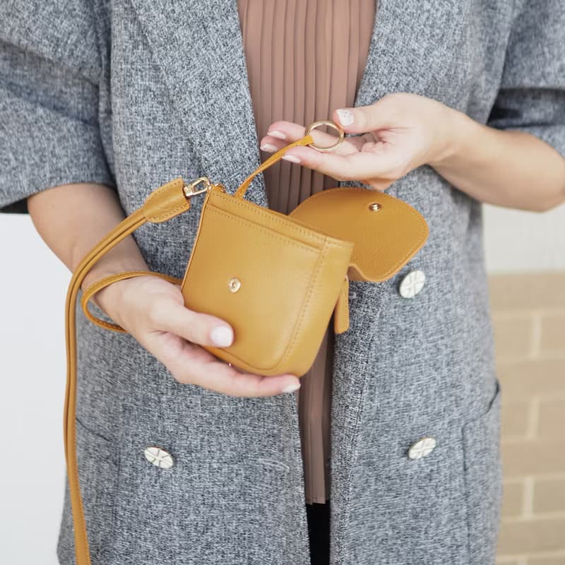 Muffin (Vanilla) : Mini wallet, Neck bag, yellow-cream, Tiny pocket, Cow leather