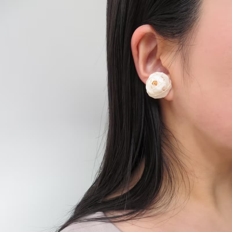 芍薬のつぼみのピアス・イヤリング/きものアップサイクルアクセサリー