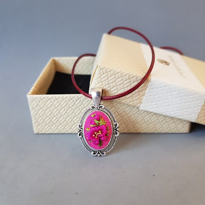 刺繡 珠寶 Ribbon embroidered pendant for her, pink jewelry embroidery