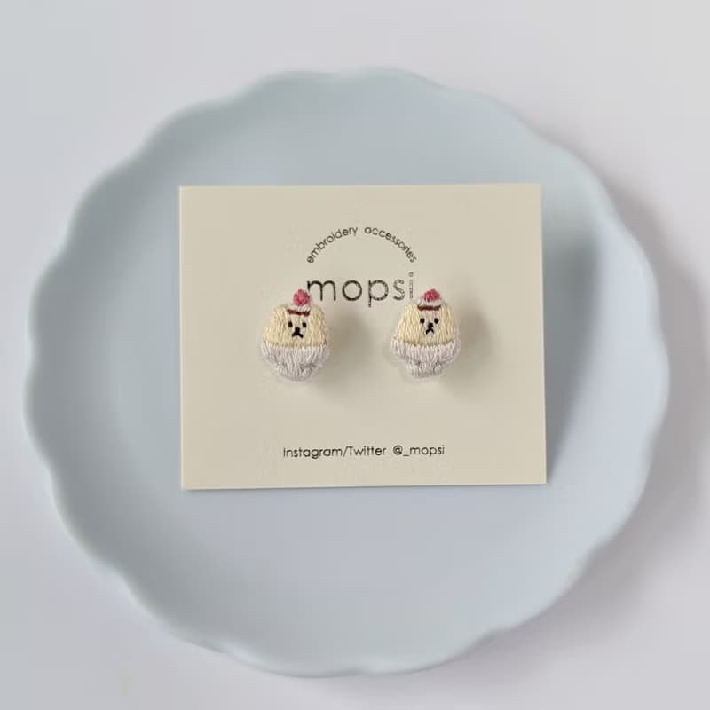 くまプリン　刺繍ピアス/イヤリング