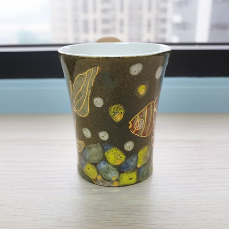 手工燒製。奇幻金魚木把手繪馬克杯。