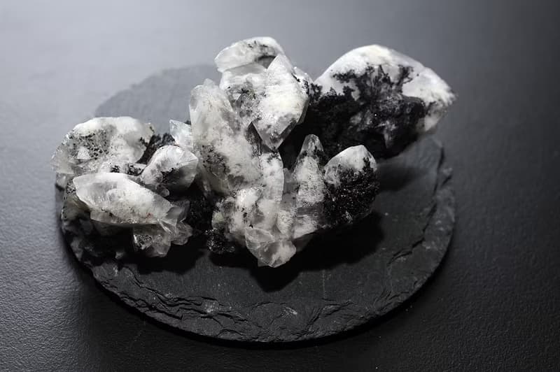 白色方解石玉滴石共生 靈修 招財 破煞 防小人