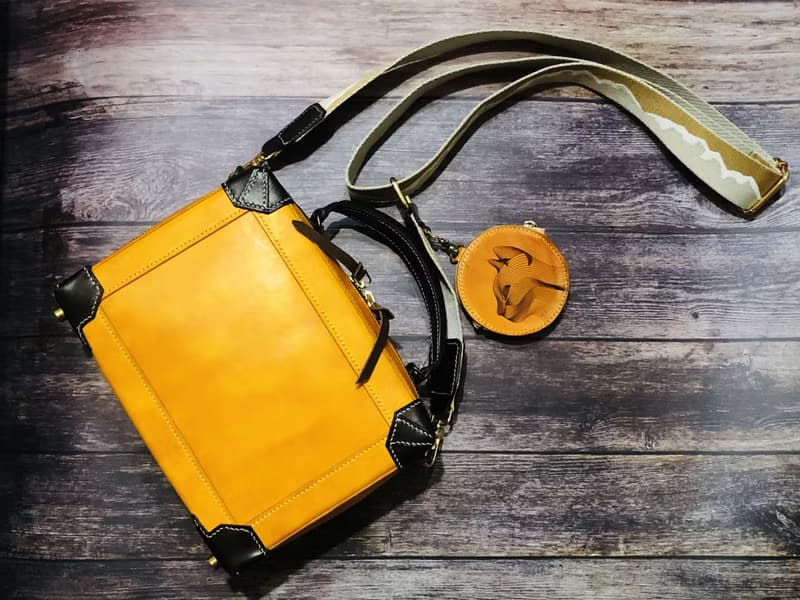 9吋植鞣牛皮側肩背小行李箱 真皮手縫  手提包(商品不含小零錢包)