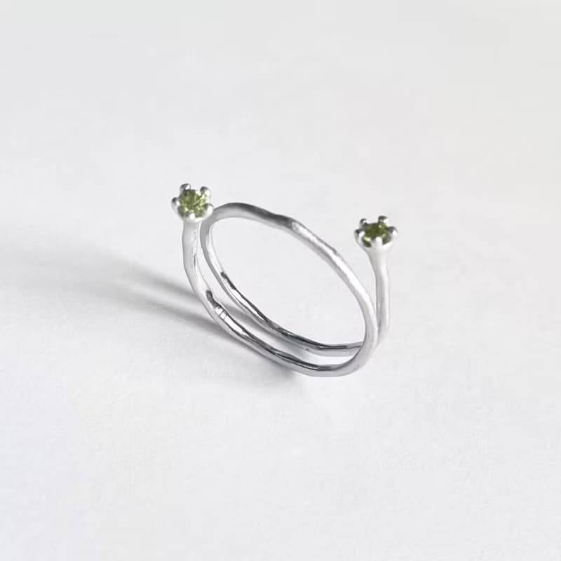 Mollis Ring (Peridot) sand blast finishing
