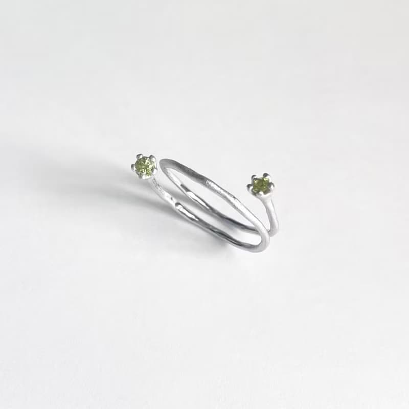 Mollis Ring (Peridot) sand blast finishing