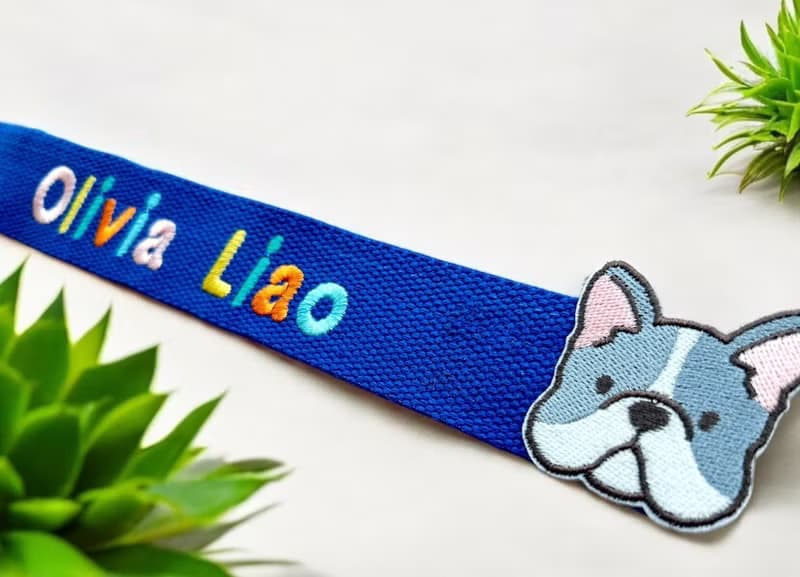 個人化全彩姓名刺繡行李飄帶-法鬥