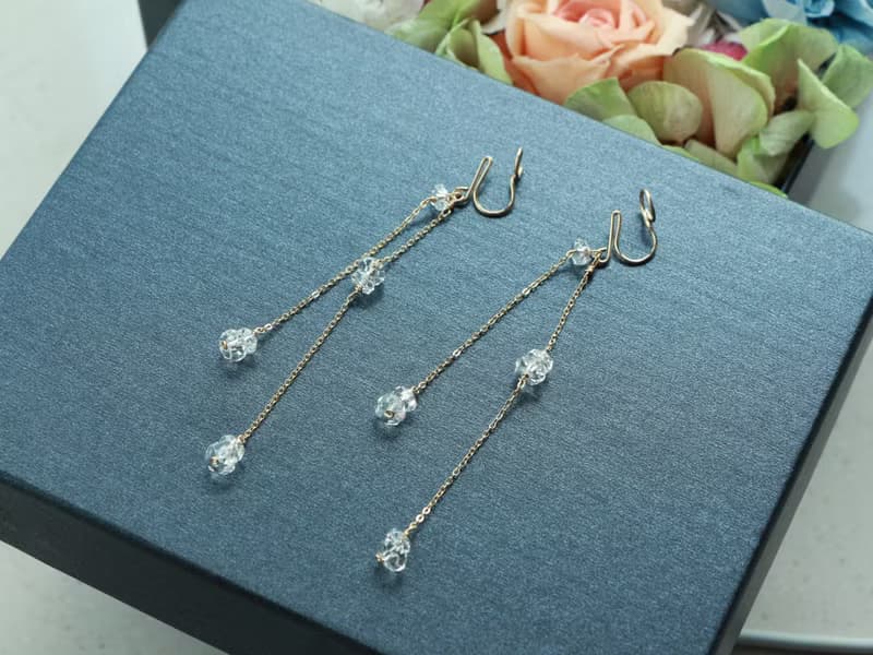14kgf-crystal line pierced earrings/can change to clip-on