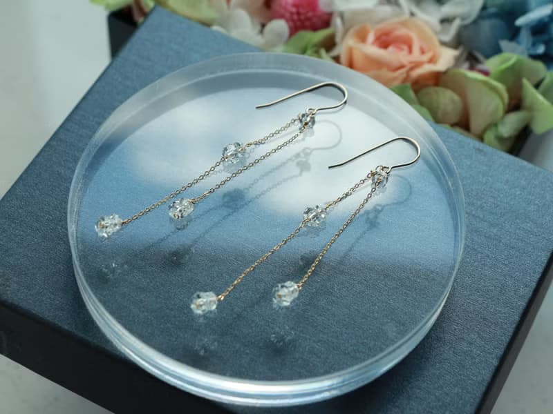 14kgf-crystal line pierced earrings/can change to clip-on