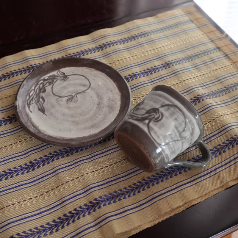 カブのお皿とマグカップ