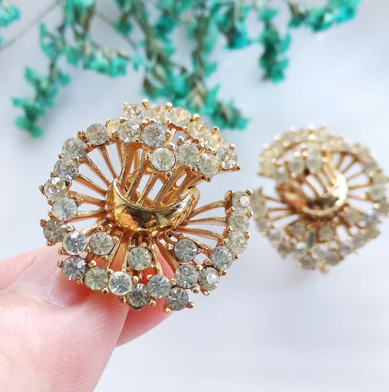 Vintage Jewelry 西洋古董飾品 TRIFARI 燦爛花形 夾式耳環