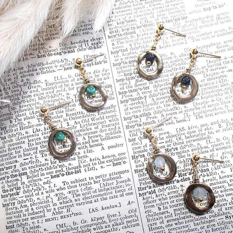 VIIART。小圈圈-淺藍。復古金海藍寶石耳環-可改夾式