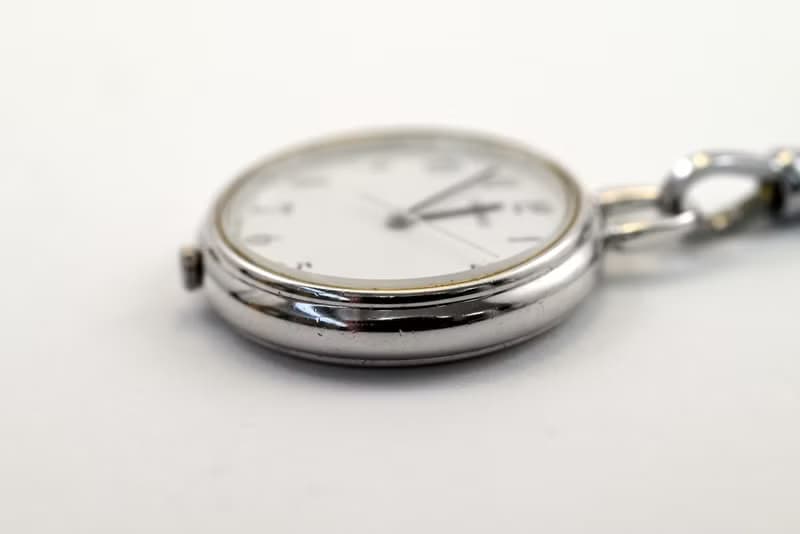 送料無料 SEIKO 4N21-0022 クォーツ 女性用 懐中時計 ホワイト 懷錶 配件 古董錶 日本直送