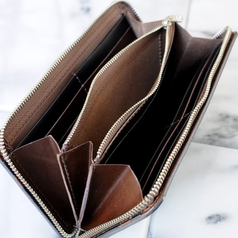 収納性抜群のラウンドファスナー長財布　No.14　ブッテーロ