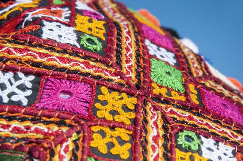 手工刺繡斜背包 民族風包 側背包 肩背包 手工包 刺繡包-沙漠花兒