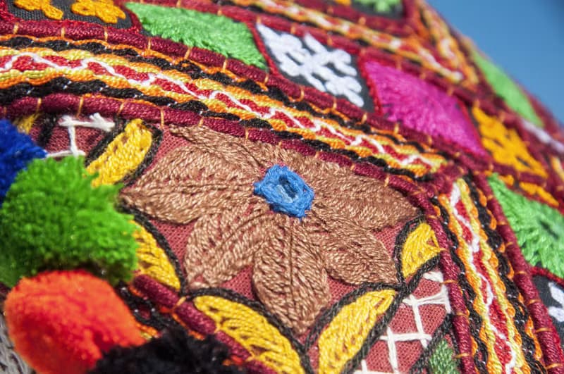 手工刺繡斜背包 民族風包 側背包 肩背包 手工包 刺繡包-沙漠花兒