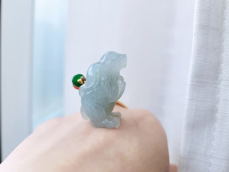 【親翠】天然翡翠 冰睛底有毛流的期待兔兔吊墜 | 生肖兔 | 看說