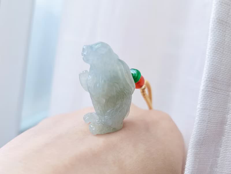 【親翠】天然翡翠 冰睛底有毛流的期待兔兔吊墜 | 生肖兔 | 看說