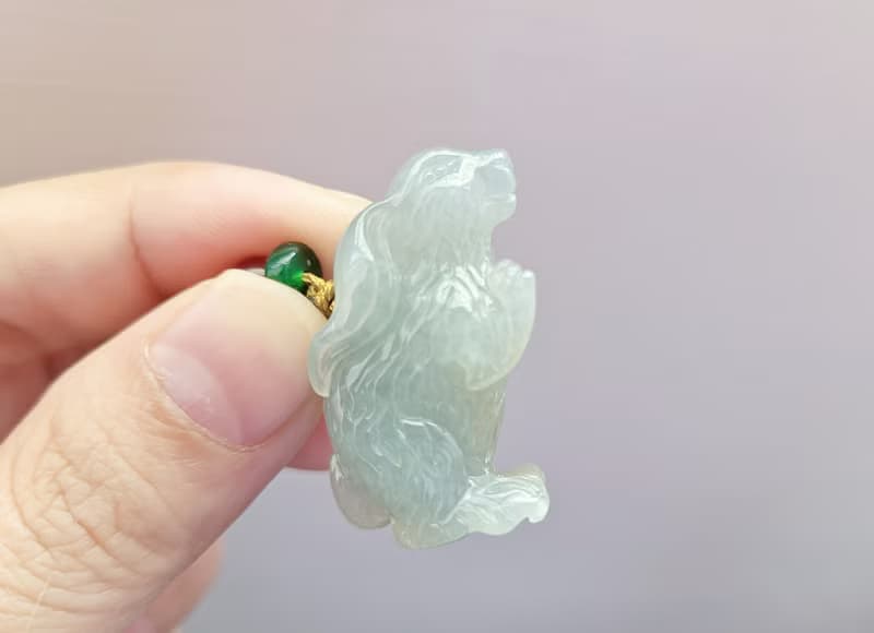 【親翠】天然翡翠 冰睛底有毛流的期待兔兔吊墜 | 生肖兔 | 看說