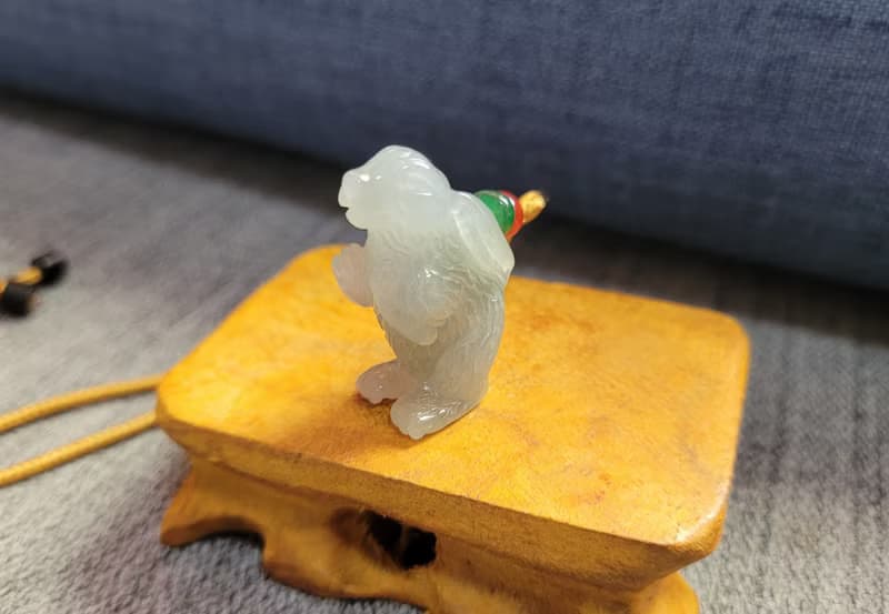 【親翠】天然翡翠 冰睛底有毛流的期待兔兔吊墜 | 生肖兔 | 看說