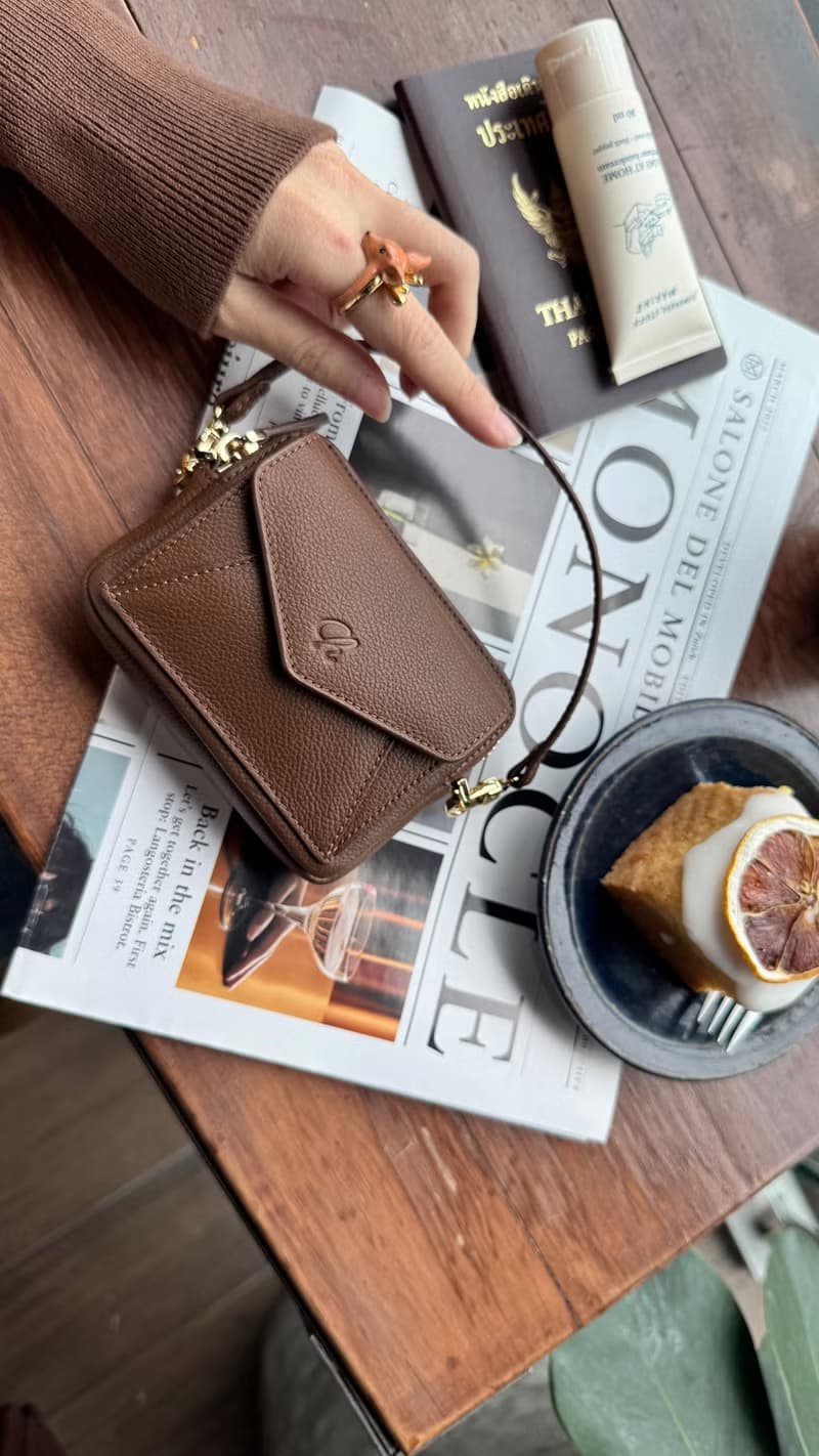 Valen (Espresso) : Mini wallet, short wallet, cow leather, Dark Brown, Zip pouch
