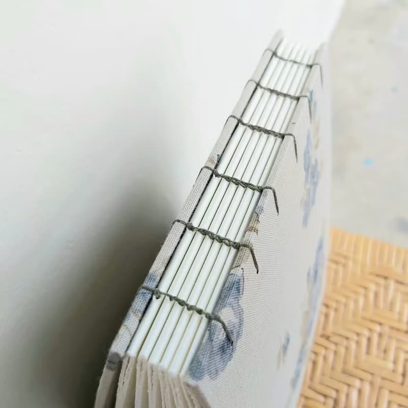 【現貨】藍色妖姬 玫瑰 科普特線裝書 空白手工筆記本 手帳 禮物