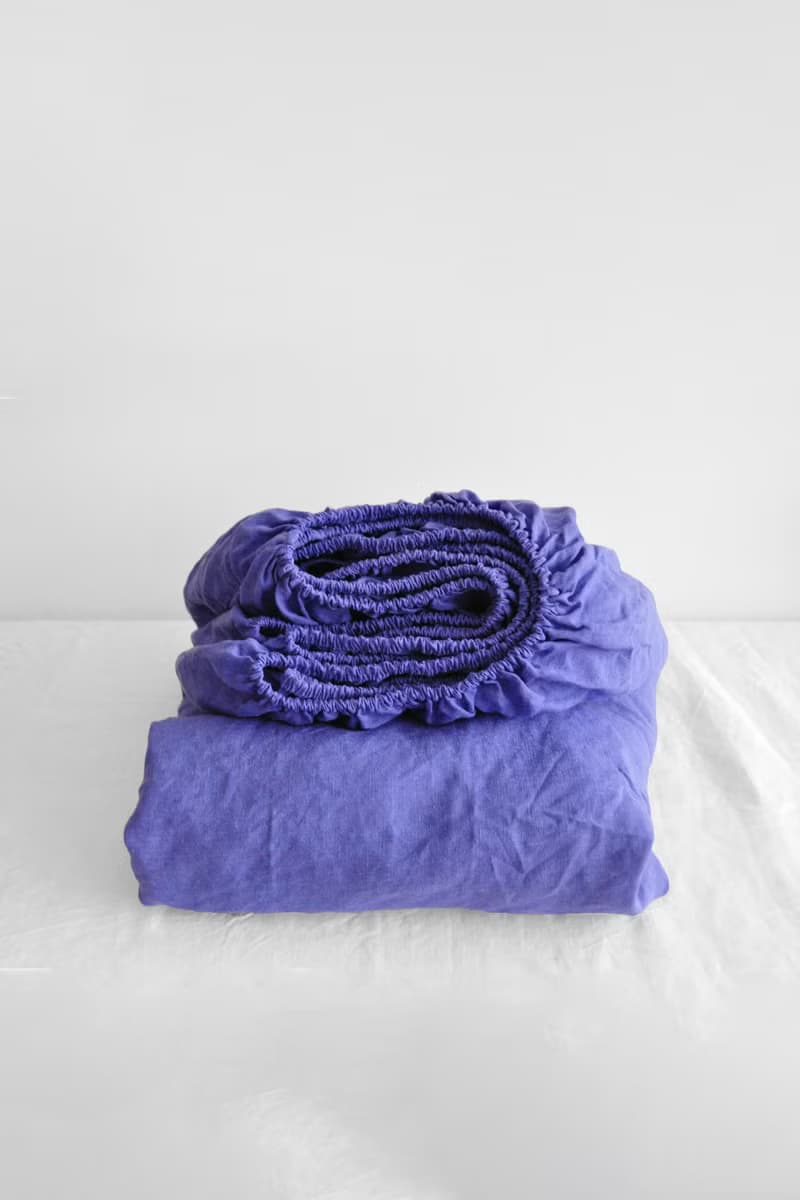 Violet linen fitted sheet / Softened linen bed sheet / Deep pocket