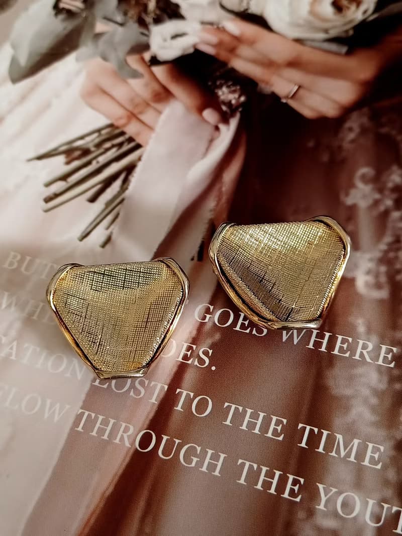 vintage jewelry  古董淡金色網格夾式耳環