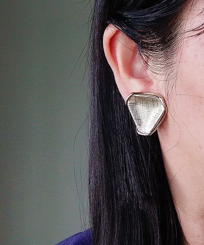 vintage jewelry  古董淡金色網格夾式耳環