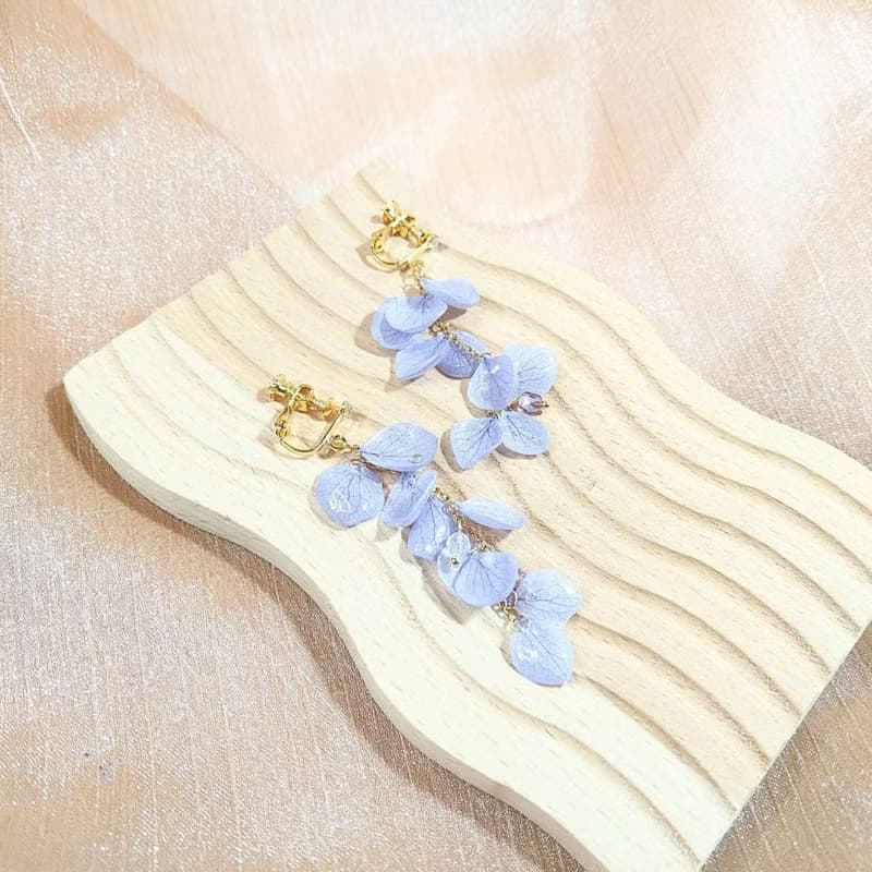 【訂製】紫色串串永生繡球花垂墜耳環 | 一對